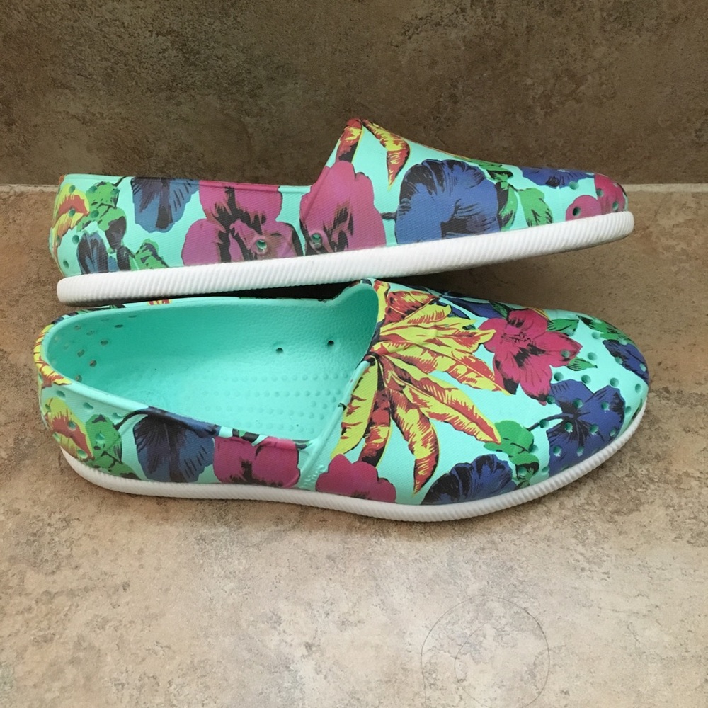 Native Shoes Size 7